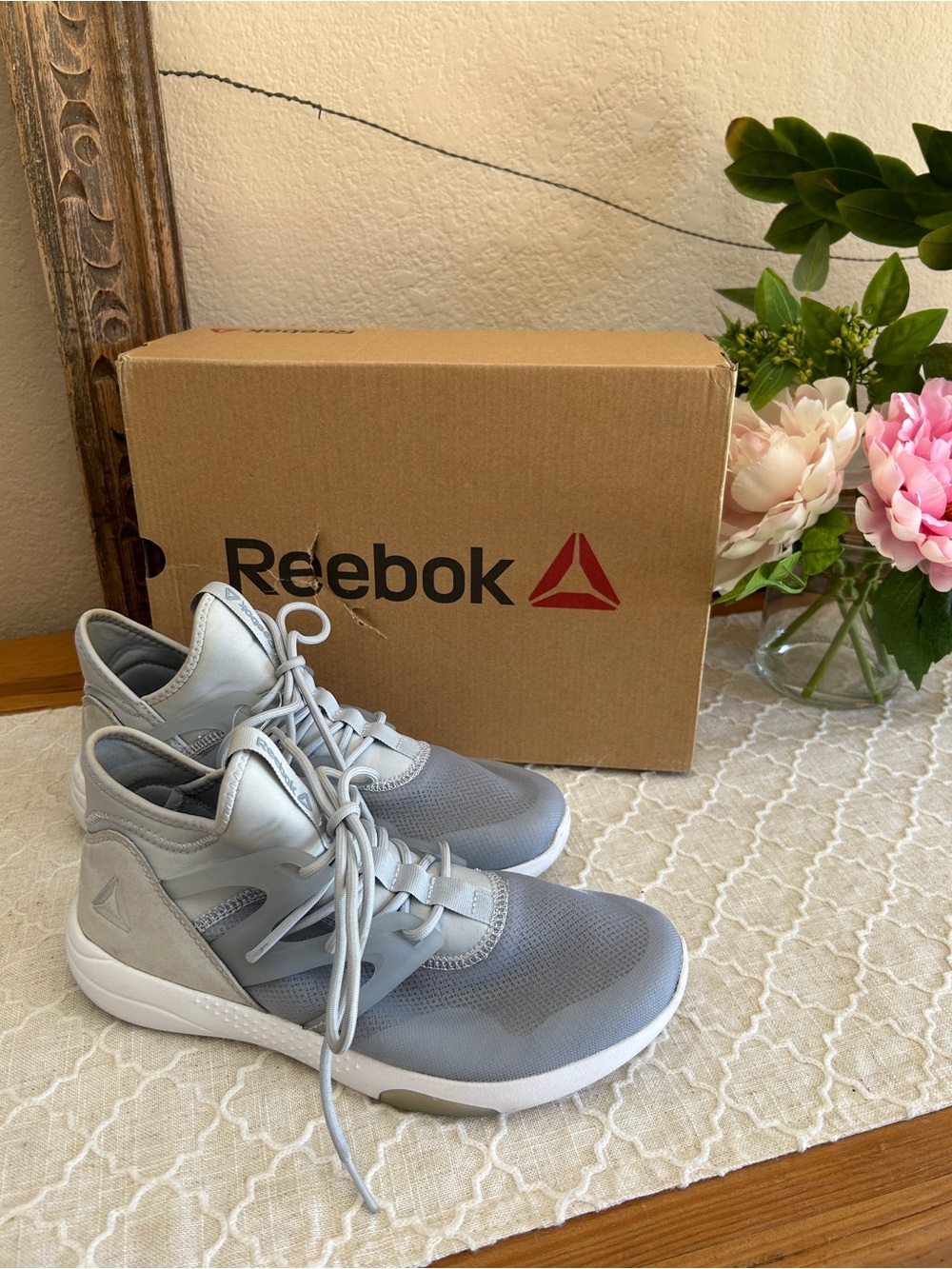 Reebok Hayasu Women's Gray Lace-Up Athletic Shoes like new in box, size 8.5